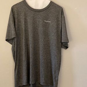 Mens Reebok tee shirt light weight great summertime shirt